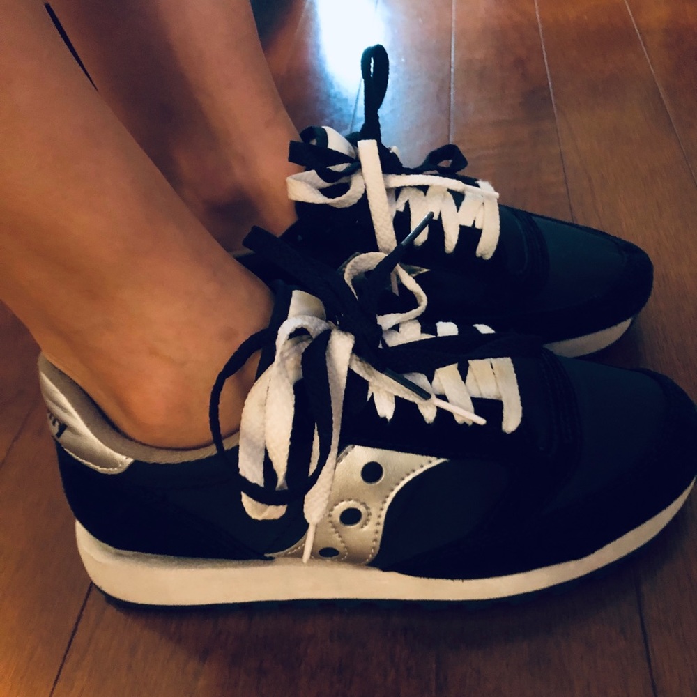 “Like new” SAUCONY JAZZ sneaker.